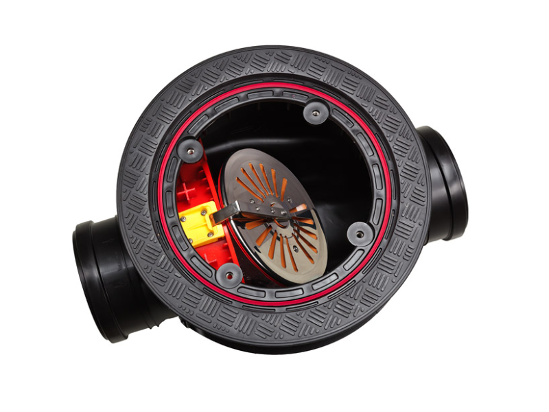 Jašek za kanalizacijo z nepovratno loputo