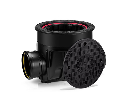 Kanalizacijski jašek z pokrovom